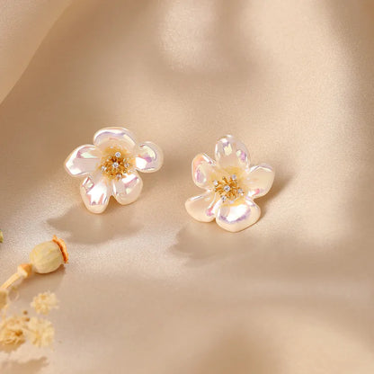 Aretes Camelia Blanca