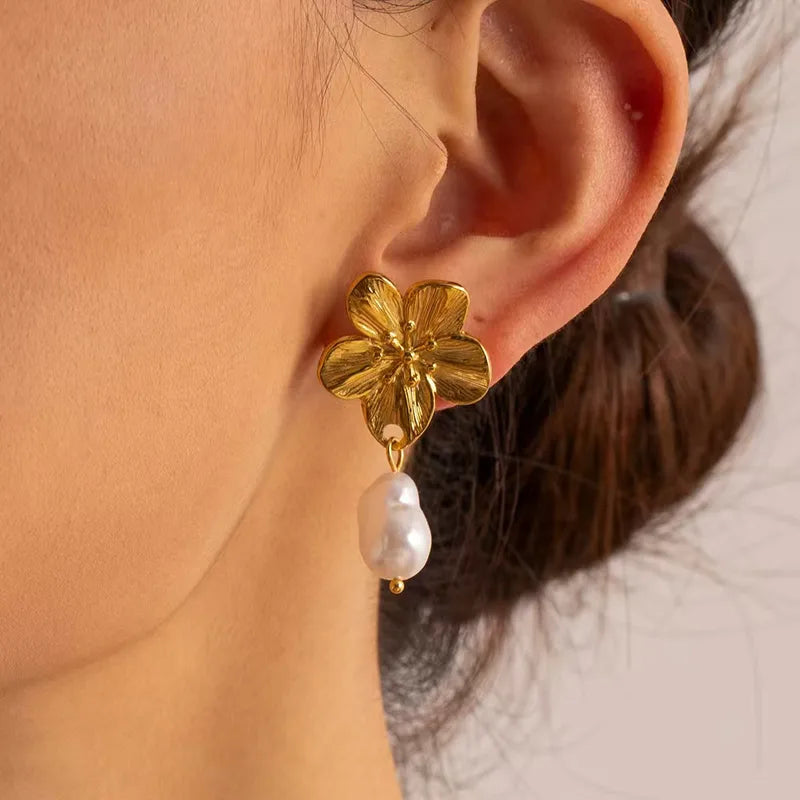 Aretes Brisa de Flor con Perla