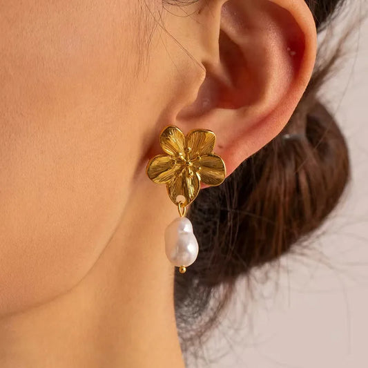 Aretes Brisa de Flor con Perla