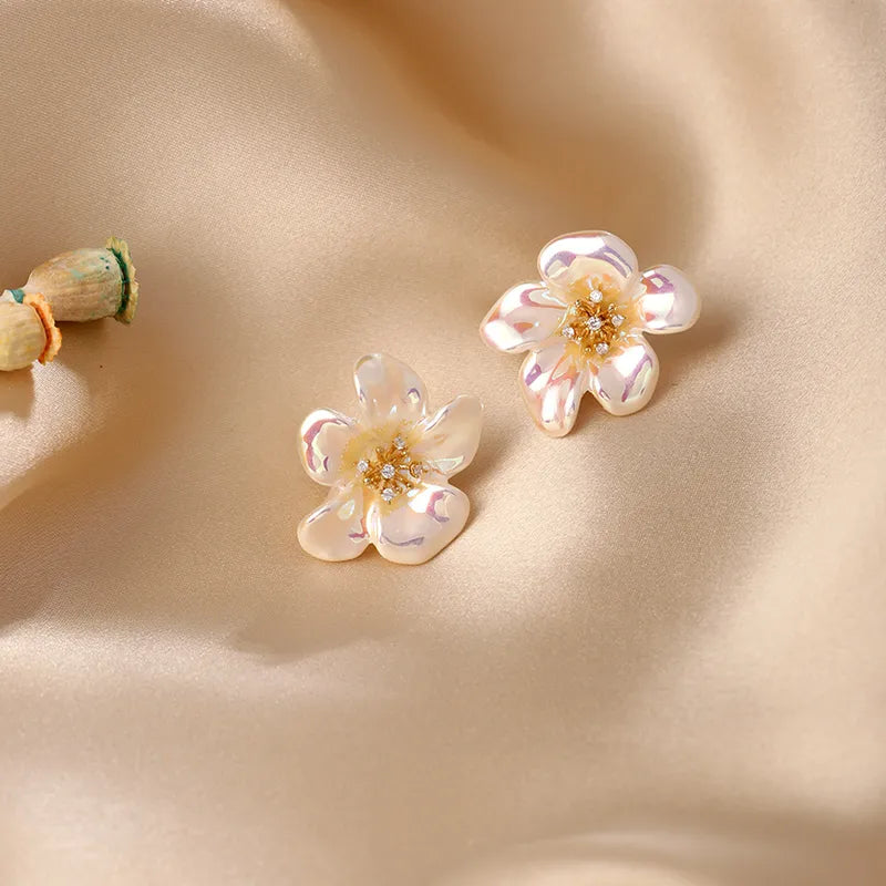 Aretes Camelia Blanca